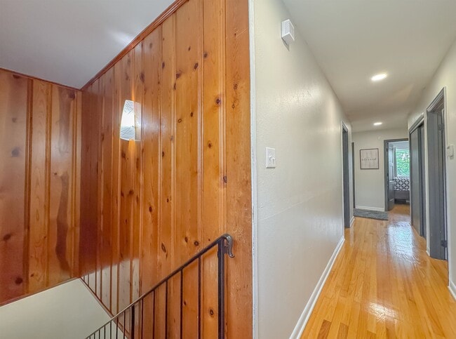 Building Photo - 1044 Seminole Dr