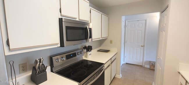 Building Photo - 1231 Ladys Island Dr