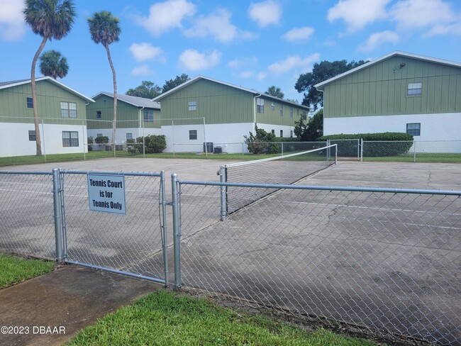 Building Photo - 840 Center Ave