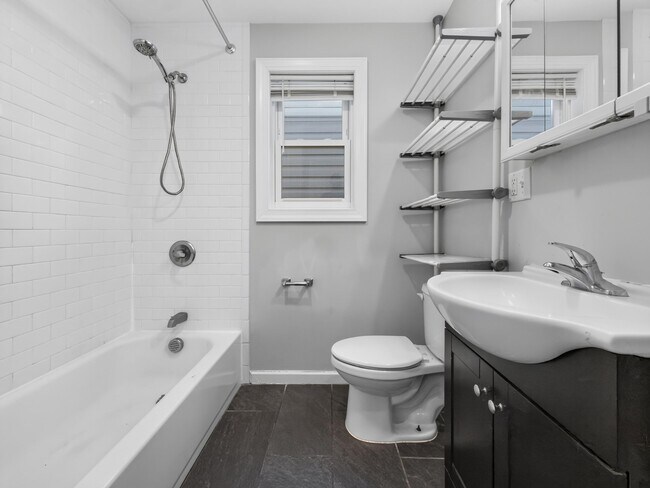 Building Photo - 86 W 45th St