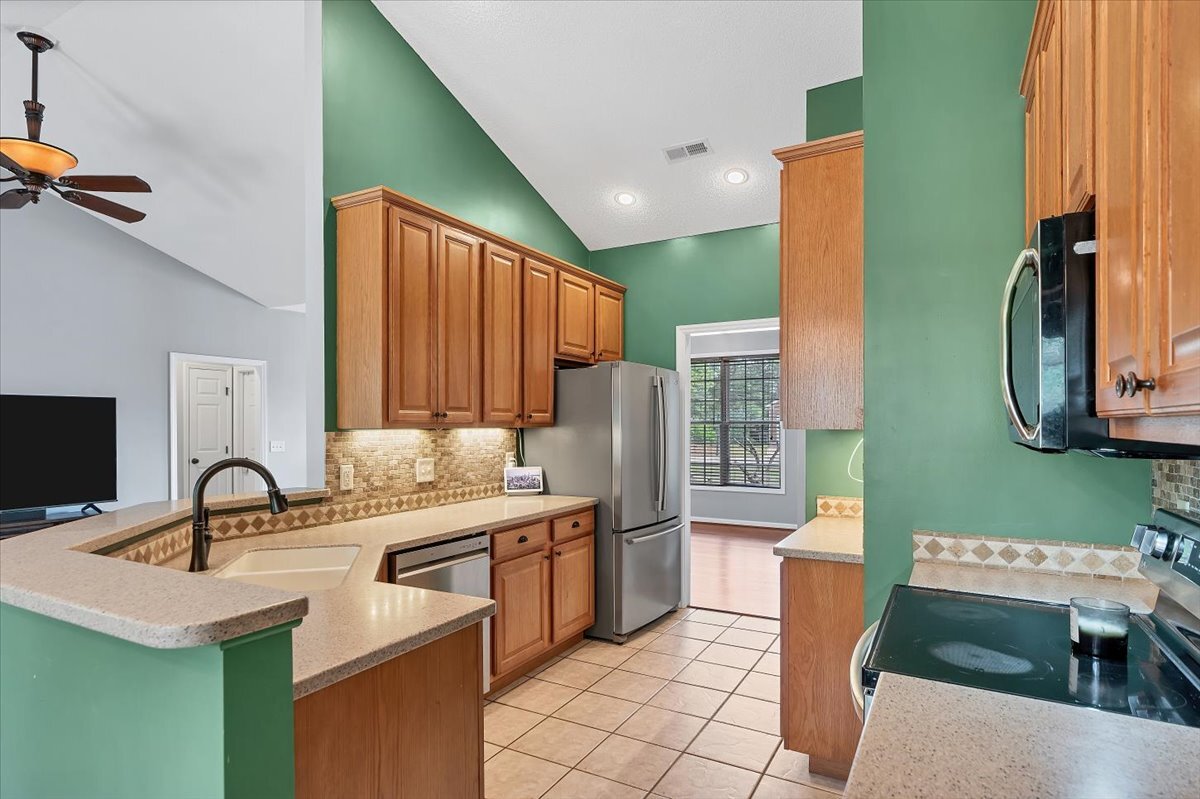 Building Photo - 329 Green Links Dr