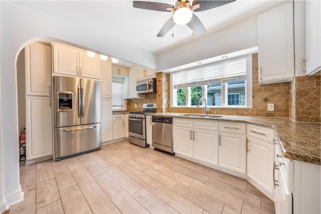 Building Photo - 85 Barrows Ave