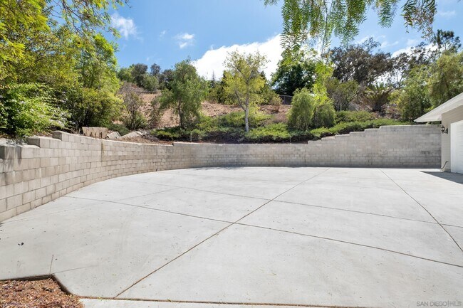 Building Photo - 9427 Vista Dr