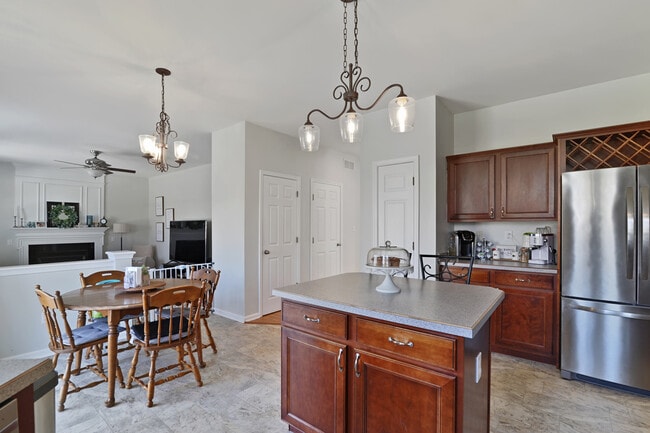 Building Photo - 20 E Darby Cir