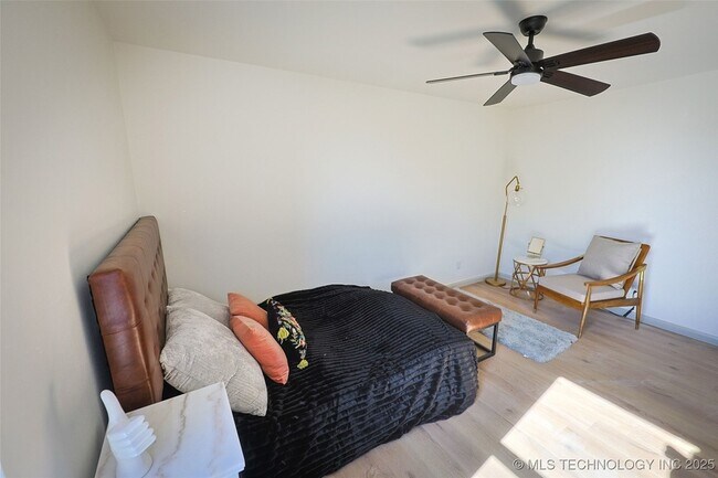 Building Photo - 112 W 2nd St