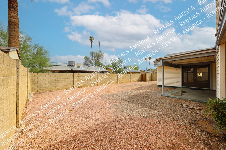 Building Photo - 1716 E Redfield Rd
