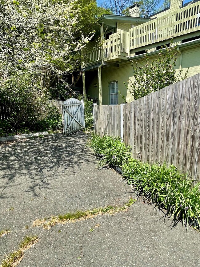 Building Photo - 306 Piermont Ave