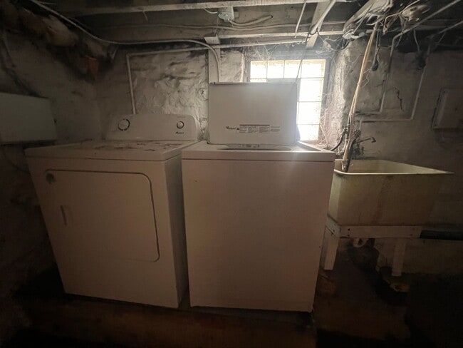 Building Photo - Carnegie - 1 Bedroom 1 Bathroom - Updated ...