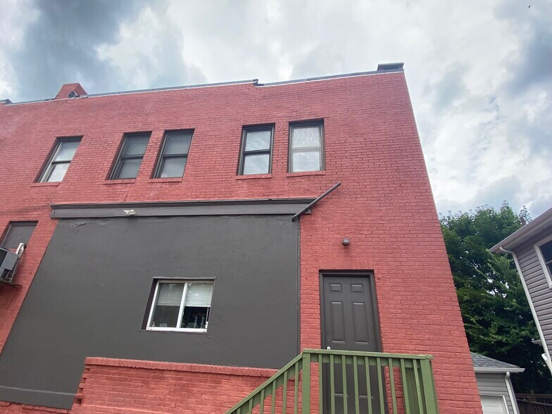 Building Photo - 1447 State Ave