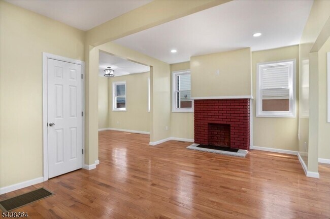 Building Photo - 118 Lehigh Ave