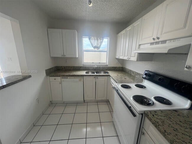 Building Photo - 5100 SW 41st St