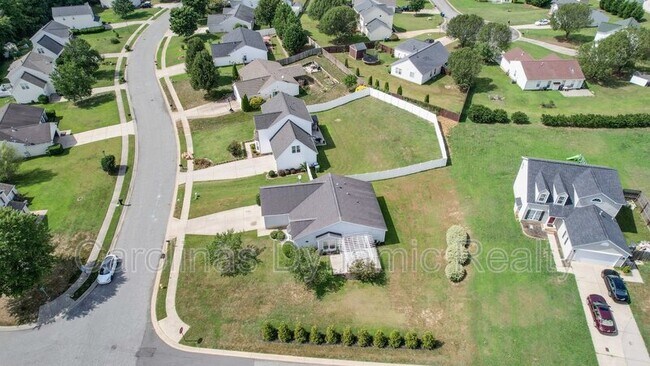 Building Photo - 120 Lantana Dr