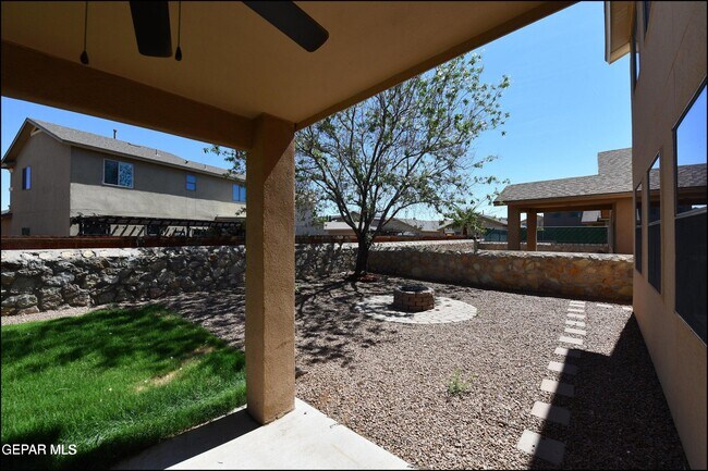 Building Photo - 14309 S Cave Ave