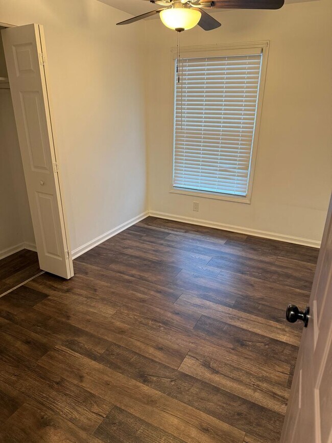 Building Photo - Updated Home near Waverly Park