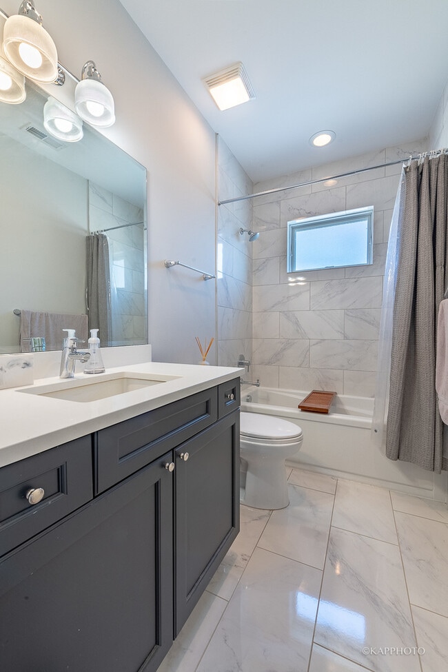 Building Photo - 457 N Aberdeen St