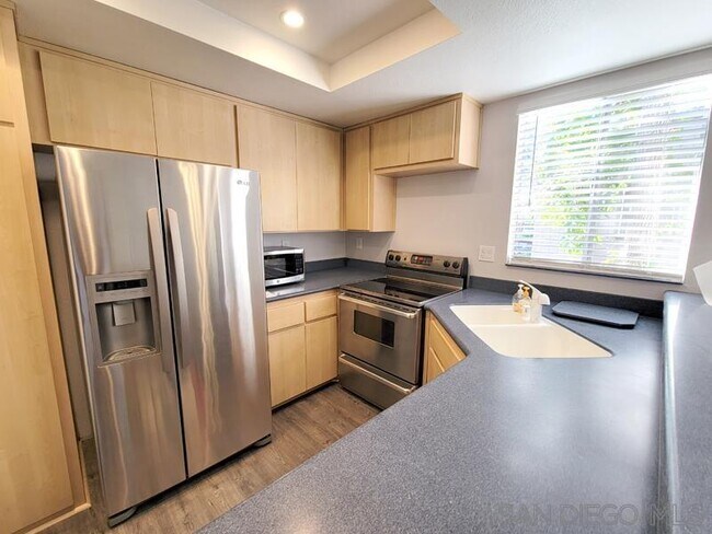 Building Photo - 6530 College Grove Dr