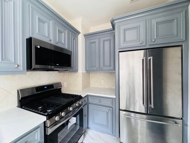 Building Photo - 1345 Nashua St