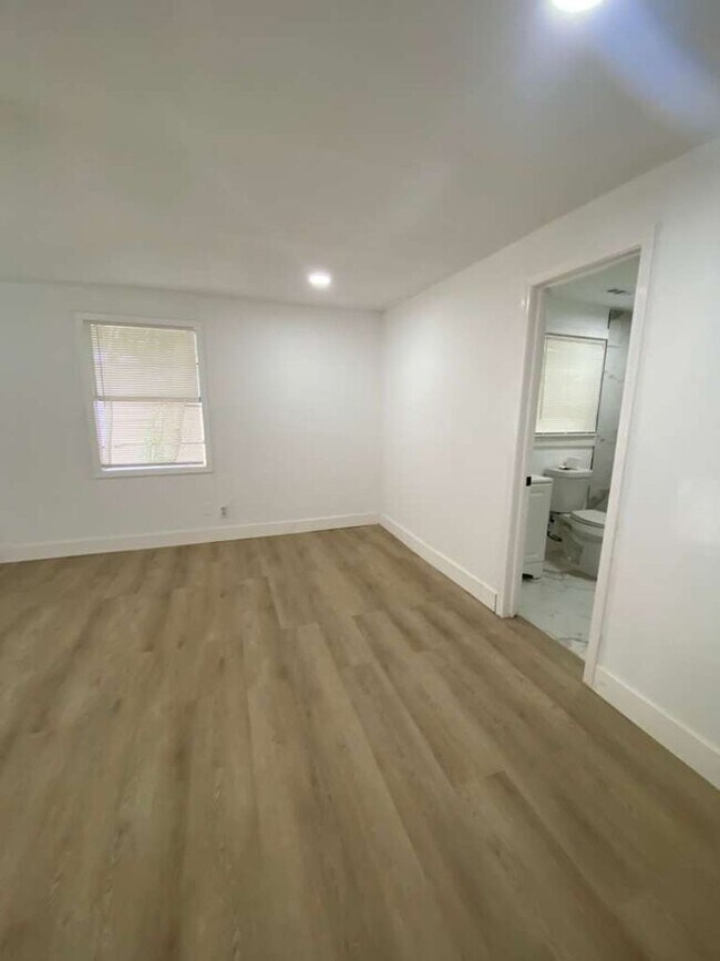 Building Photo - BEAUTIFUL HOME IN HOUSTON. MOVE IN READY!.