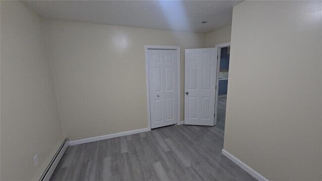 Building Photo - 494 Wood Ave