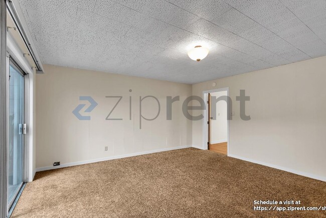 Building Photo - 280 Prague St