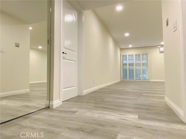 Building Photo - 1127 E Del Mar Blvd
