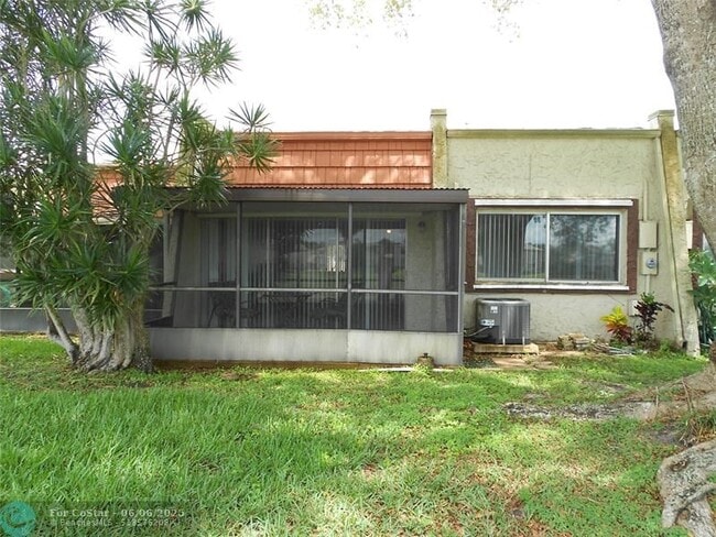 Building Photo - 9616 Oakburst Ln
