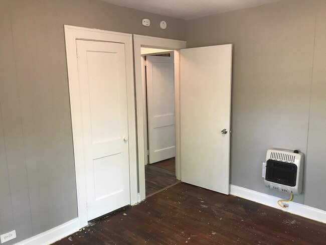 Building Photo - AVAILABLE NOW!