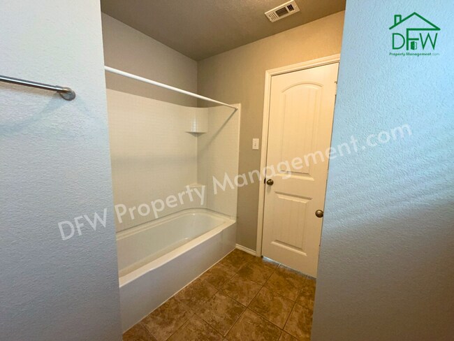 Building Photo - Spacious 4-Bedroom Home for Lease in Kelle...