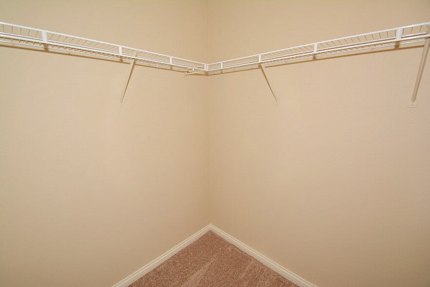 Building Photo - 4768 Beach Club Dr