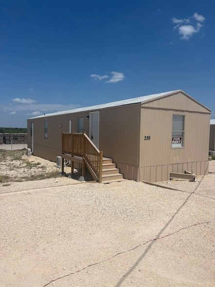 Building Photo - 339 Lewis Dr