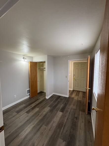 Building Photo - 4748 22nd Ave NE