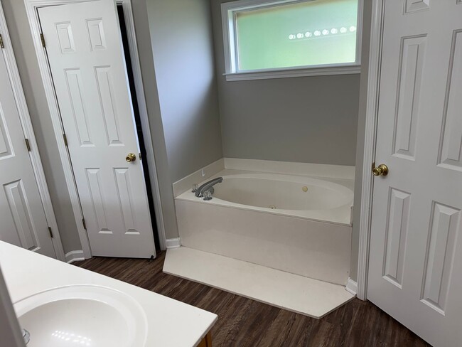 Building Photo - 1346 Pendulum Dr N
