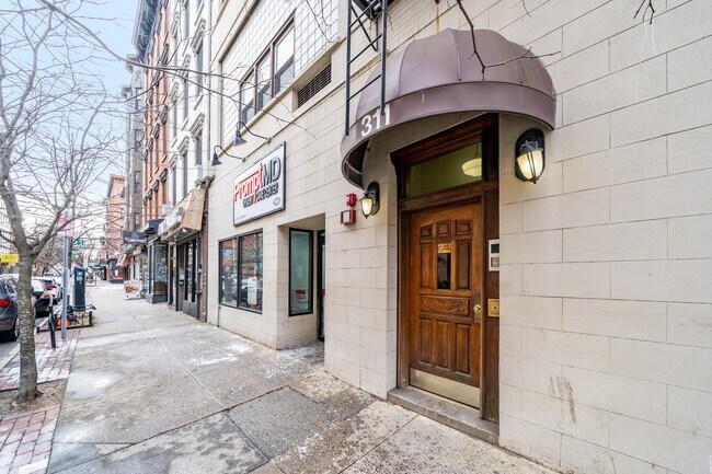 Building Photo - 309 1st St