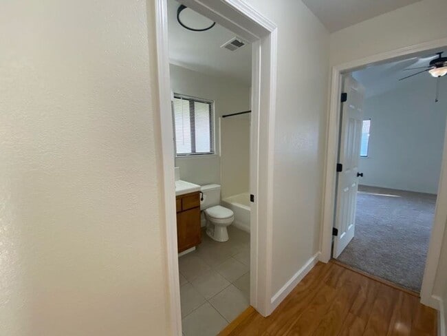 Building Photo - 1947 Henshaw Ave