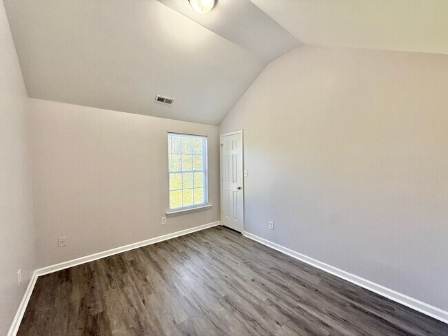 Building Photo - Updated 4BD, 2.5BA Raleigh Home With Easy ...