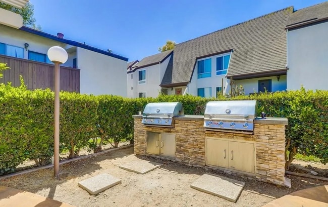 Building Photo - 8075 Caminito de Pizza