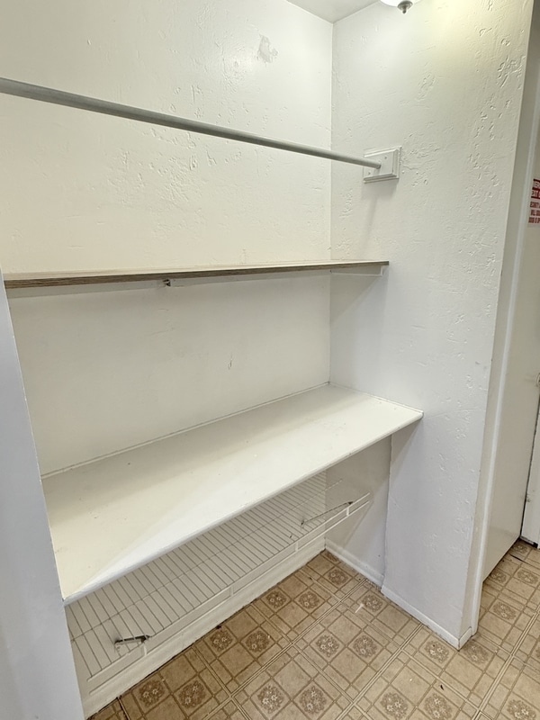 Building Photo - 925 Wilson Ave S