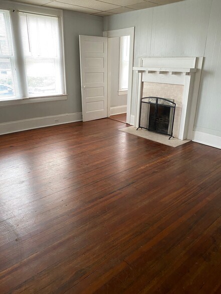 Building Photo - 220 W End Blvd