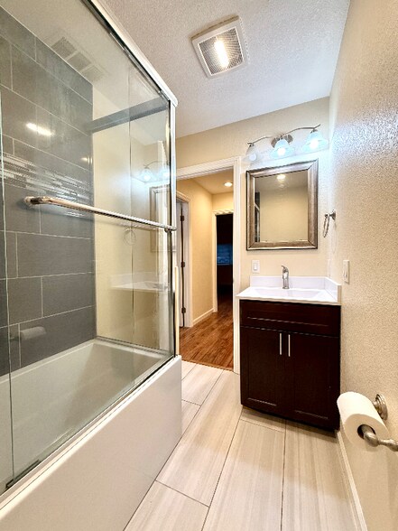 Building Photo - 408 Page St