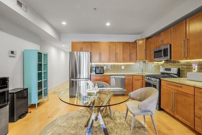 Building Photo - 816 Kennedy St NW