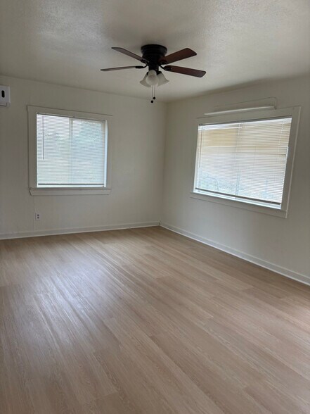 Building Photo - 15933 W Hanford Armona Rd