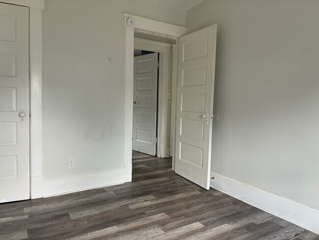 Building Photo - 118 Floral Ct