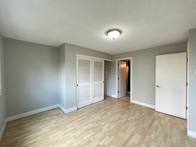 Building Photo - 2Bed 2Bath Condo in Goose Hollow - Garage ...