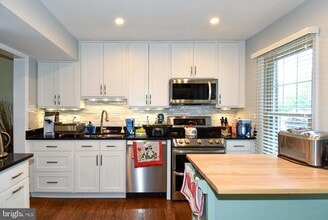 Building Photo - 5433 Grove Ridge Way