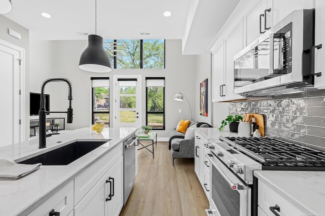 Building Photo - 434 W Tienken Rd