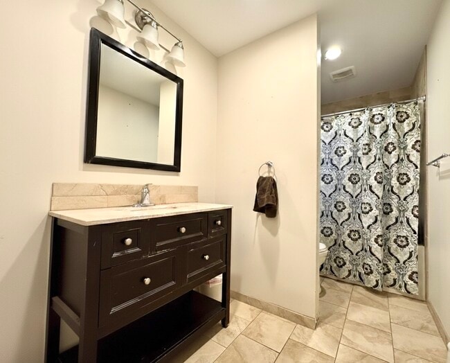 Building Photo - 2 Huber Pl