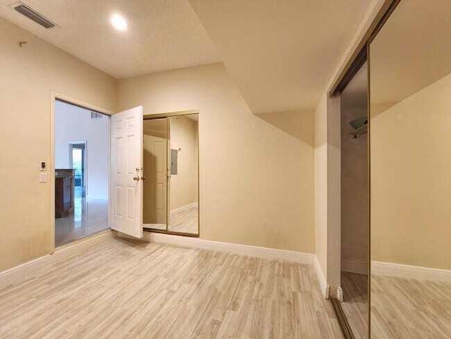 Building Photo - 7705 Forest Green Ln