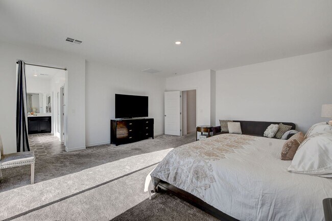 Building Photo - Modern Comfort Meets Stunning Mountain Views
