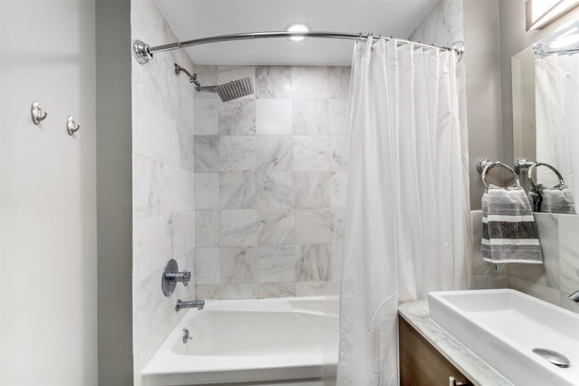 Building Photo - 10 Regent St