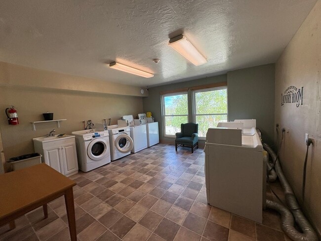 Building Photo - Brian Head Rental All utilities Included!!